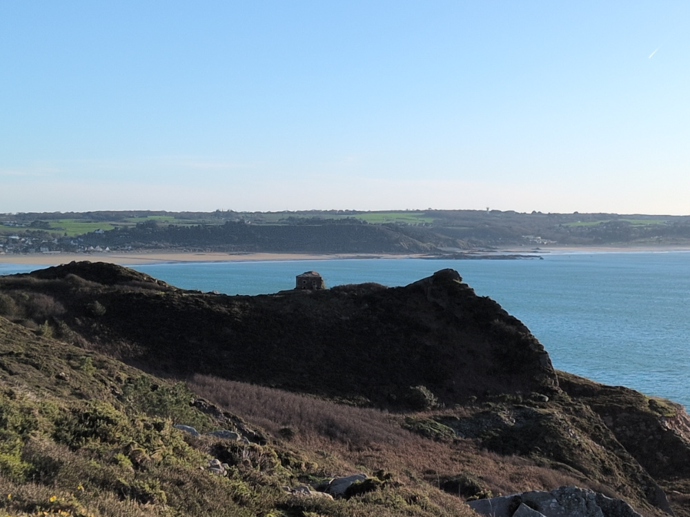 Photo of a view of the sea from the coast